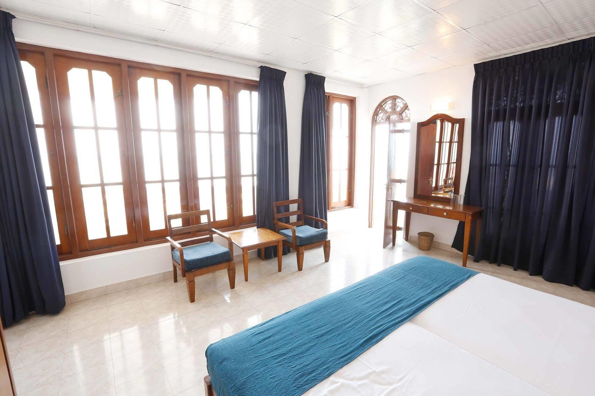 The Reef Beach Hotel Negombo Buitenkant foto