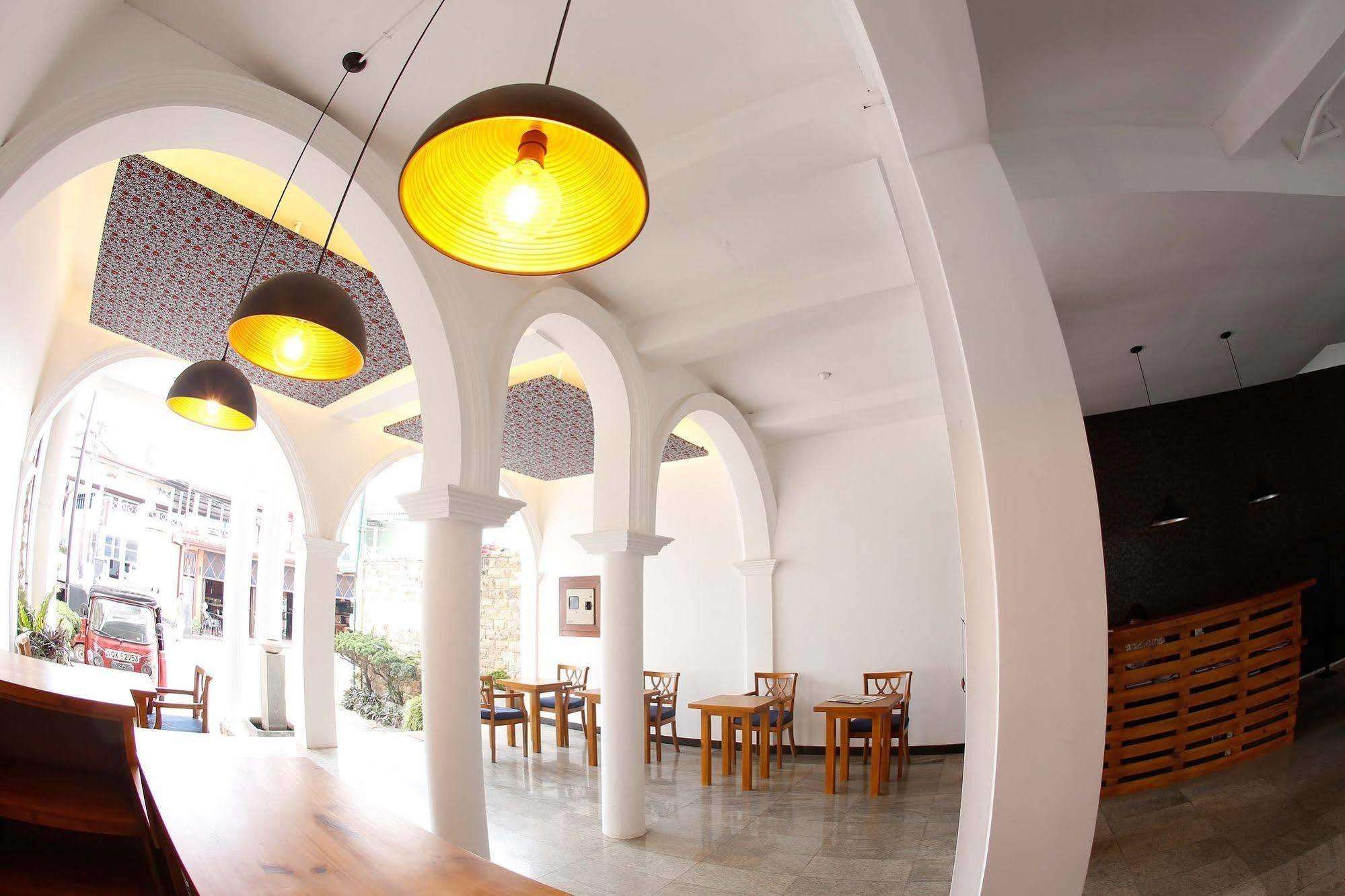The Reef Beach Hotel Negombo Buitenkant foto