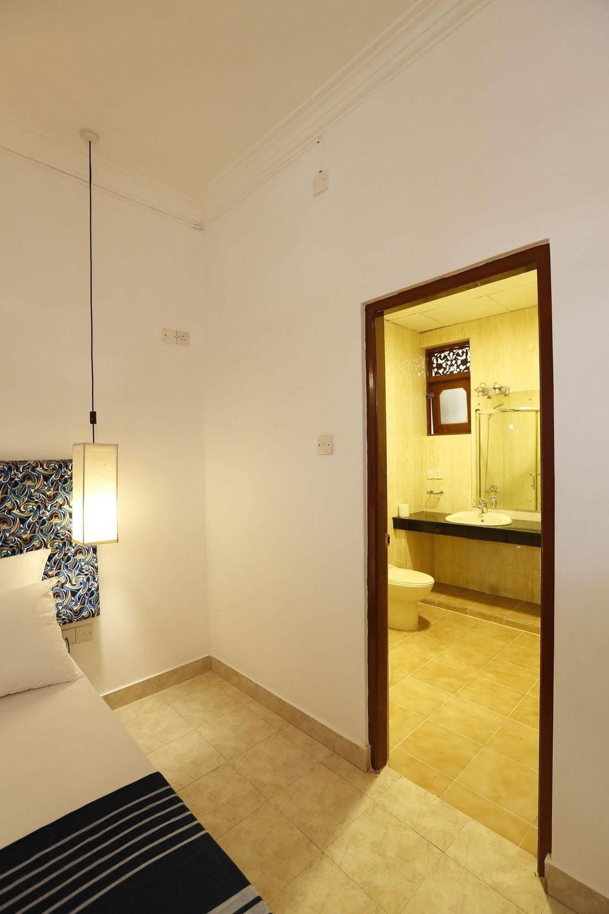 The Reef Beach Hotel Negombo Buitenkant foto